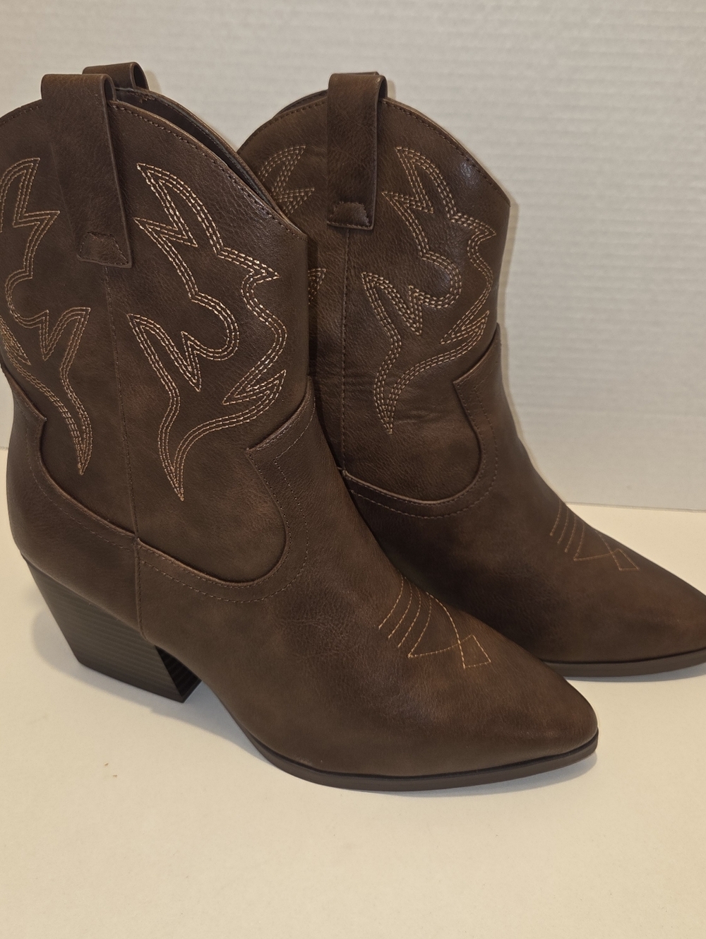 Soda Cowboy Western Stitched Ankle Boot Pointy Toe Brown BLAZING 11 Wide - NEW